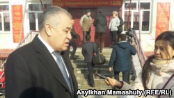 Омурбек Текебаев, депутат парламента Кыргызстана, лидер партии «Ата Мекен», дает интервью журналистам. Бишкек, 11 декабря 2016 года.