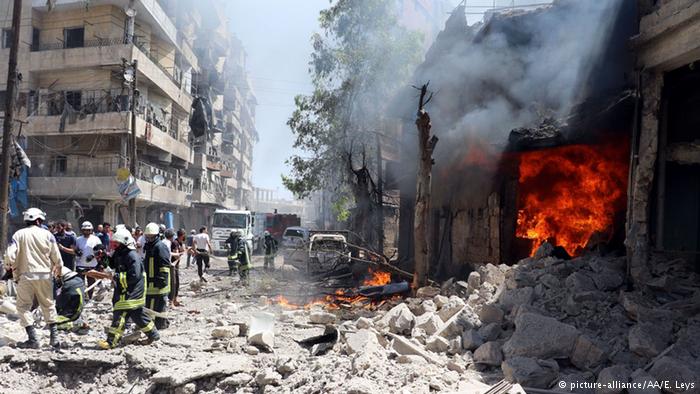 Пожар в здании сирийской больницы после попадания снаряда