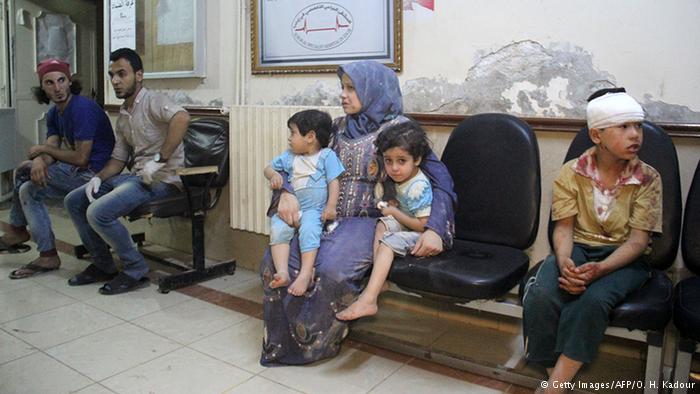 Мирные жители в сирийской больнице