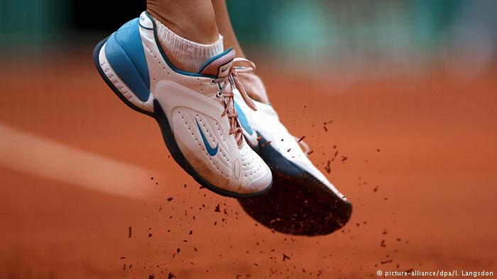 Frankreich Paris Scharapowa bei French Open Füße (picture-alliance/dpa/I. Langsdon)